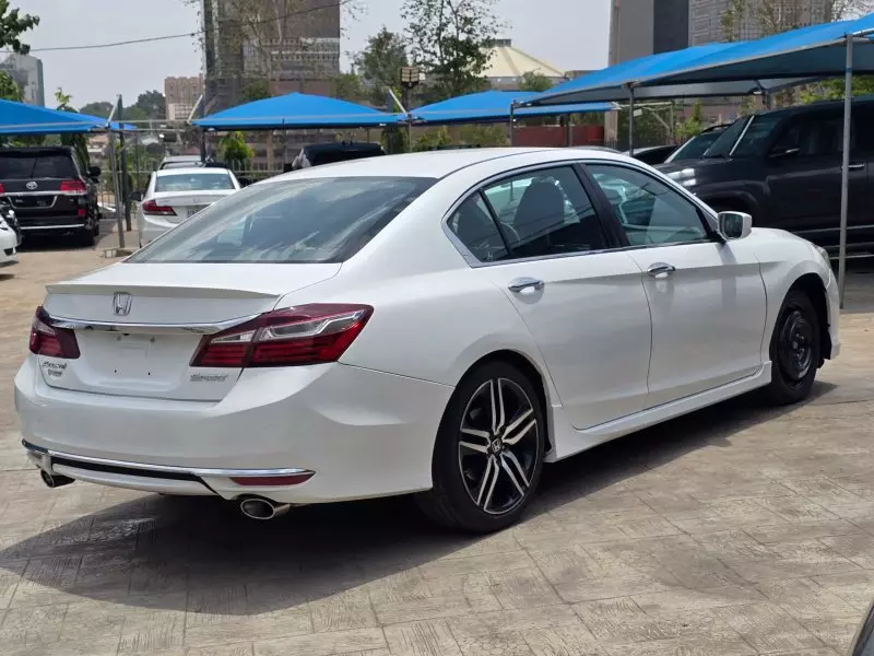 Honda Accord   - 2017