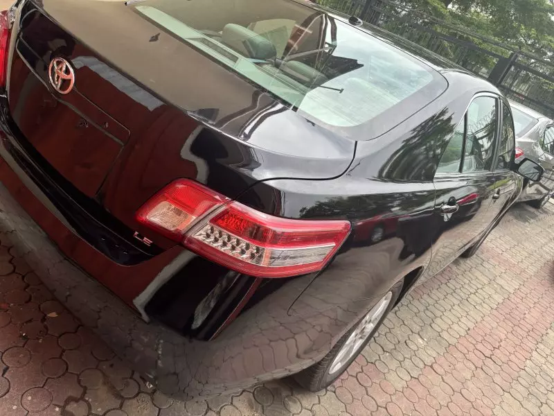 Toyota Camry   - 2011