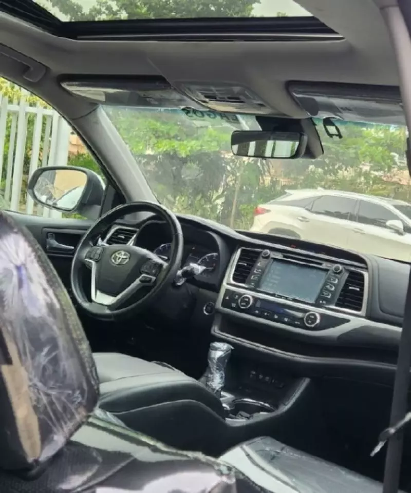 Toyota Highlander   - 2017