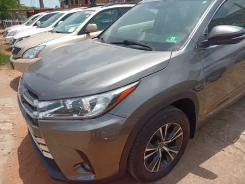 Toyota Highlander   - 2016