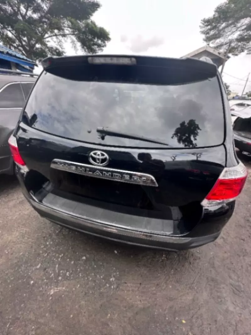 Toyota Highlander   - 2012