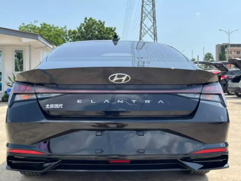 Hyundai Elantra   - 2021