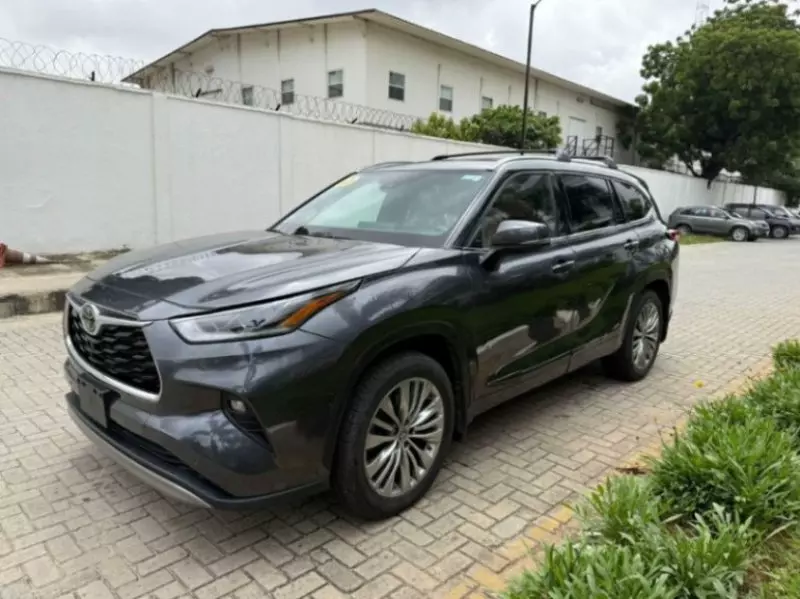 Toyota Highlander   - 2023