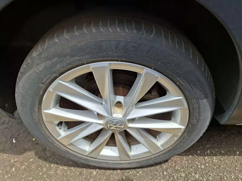 Volkswagen Golf   - 2016