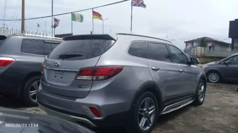 Hyundai Santa Fe   - 2014