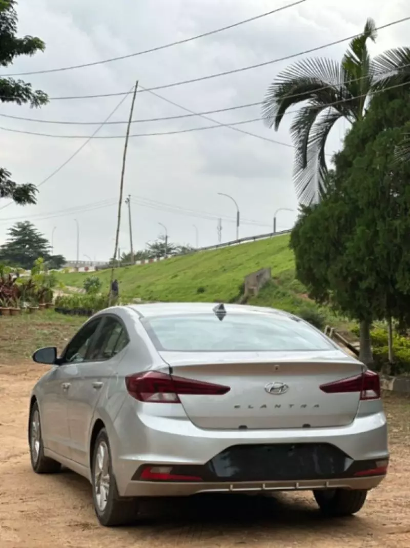 Hyundai Elantra   - 2020