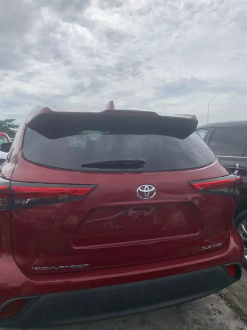 Toyota Highlander   - 2021