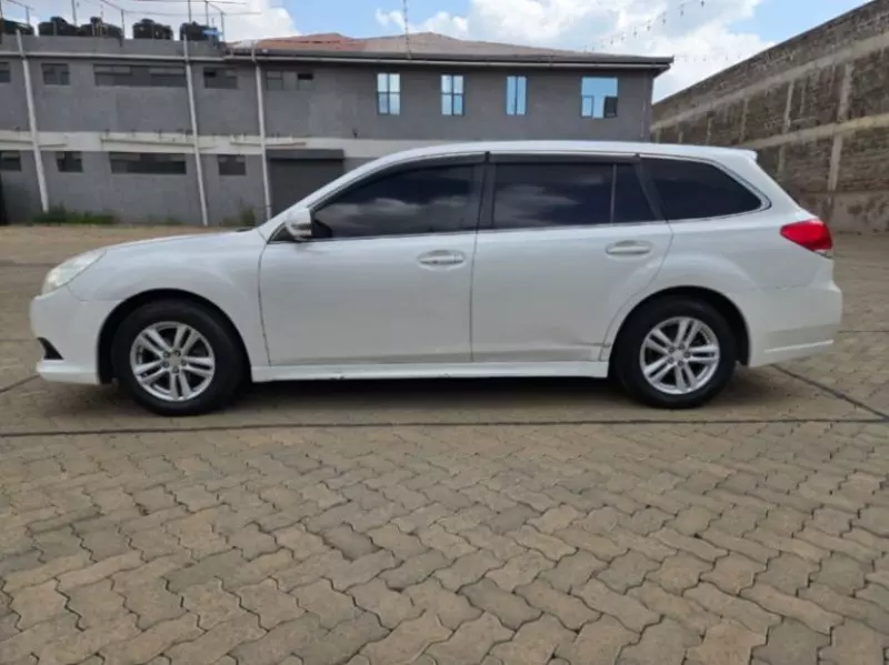 Subaru Outback   - 2011