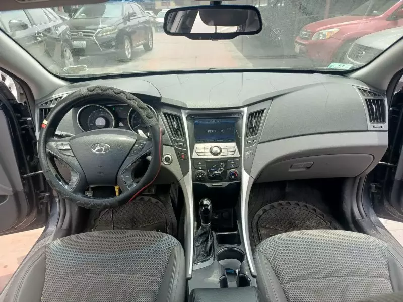 Hyundai Sonata   - 2012