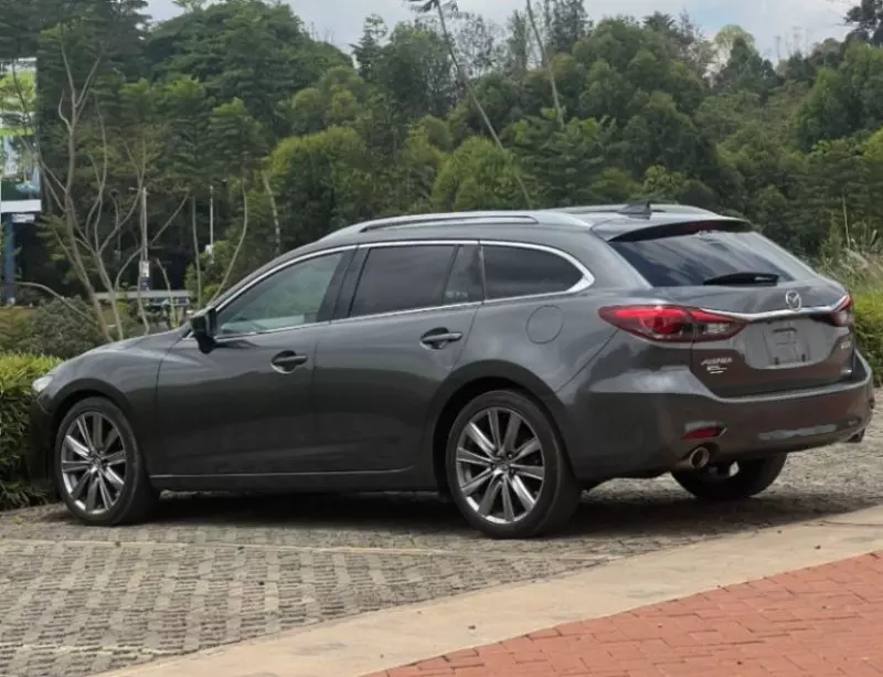 Mazda Atenza    -