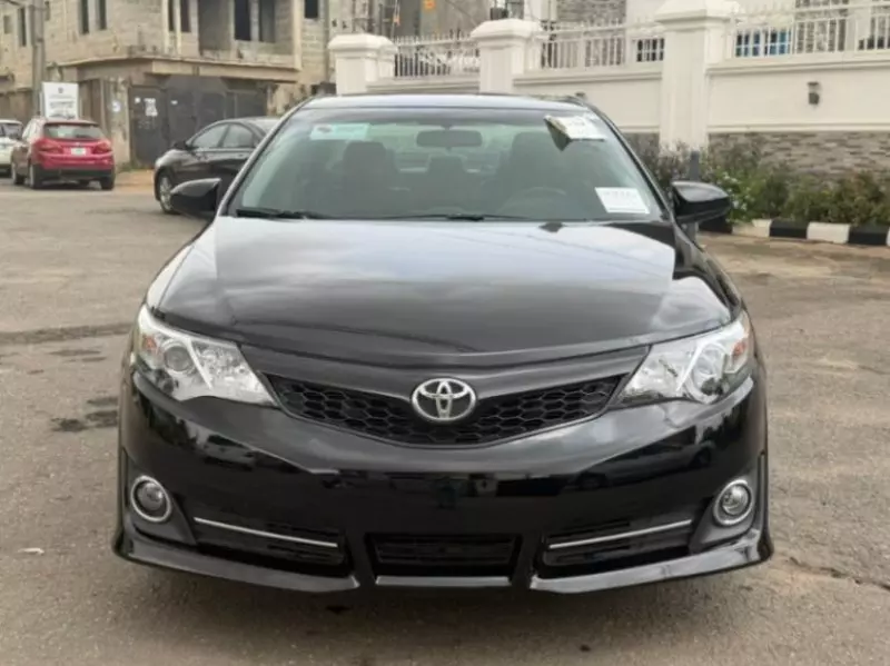 Toyota Camry   - 2012