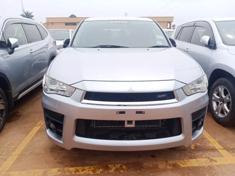 Mitsubishi OUTLANDER   - 2012