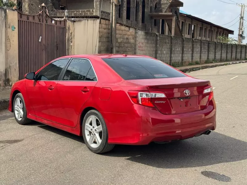 Toyota Camry   - 2012