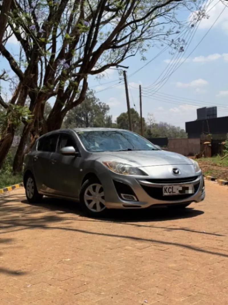 Mazda Axela    - 2010