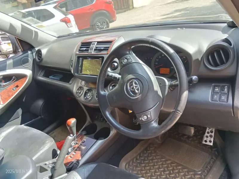 Toyota Vanguard    - 2011