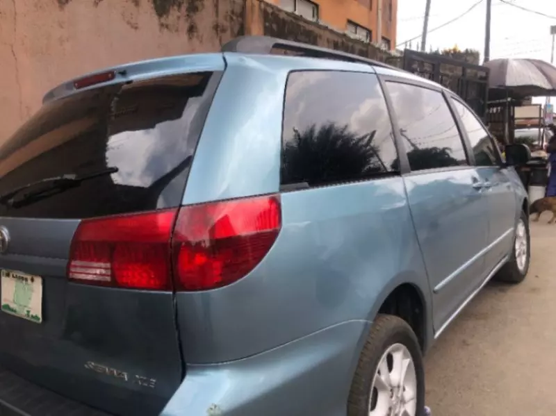 Toyota Sienna   - 2005