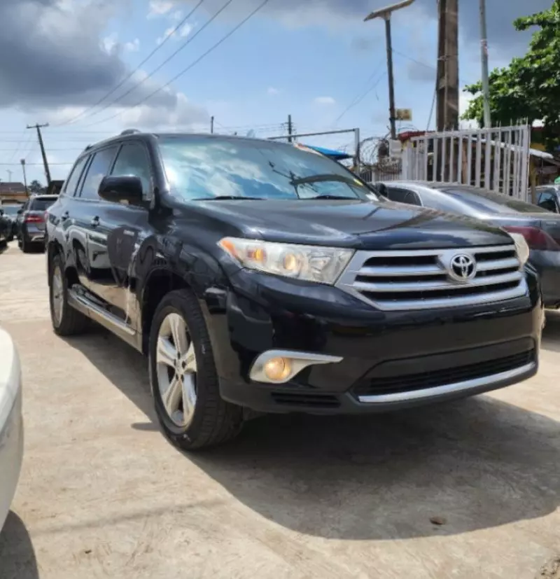 Toyota Highlander   - 2012