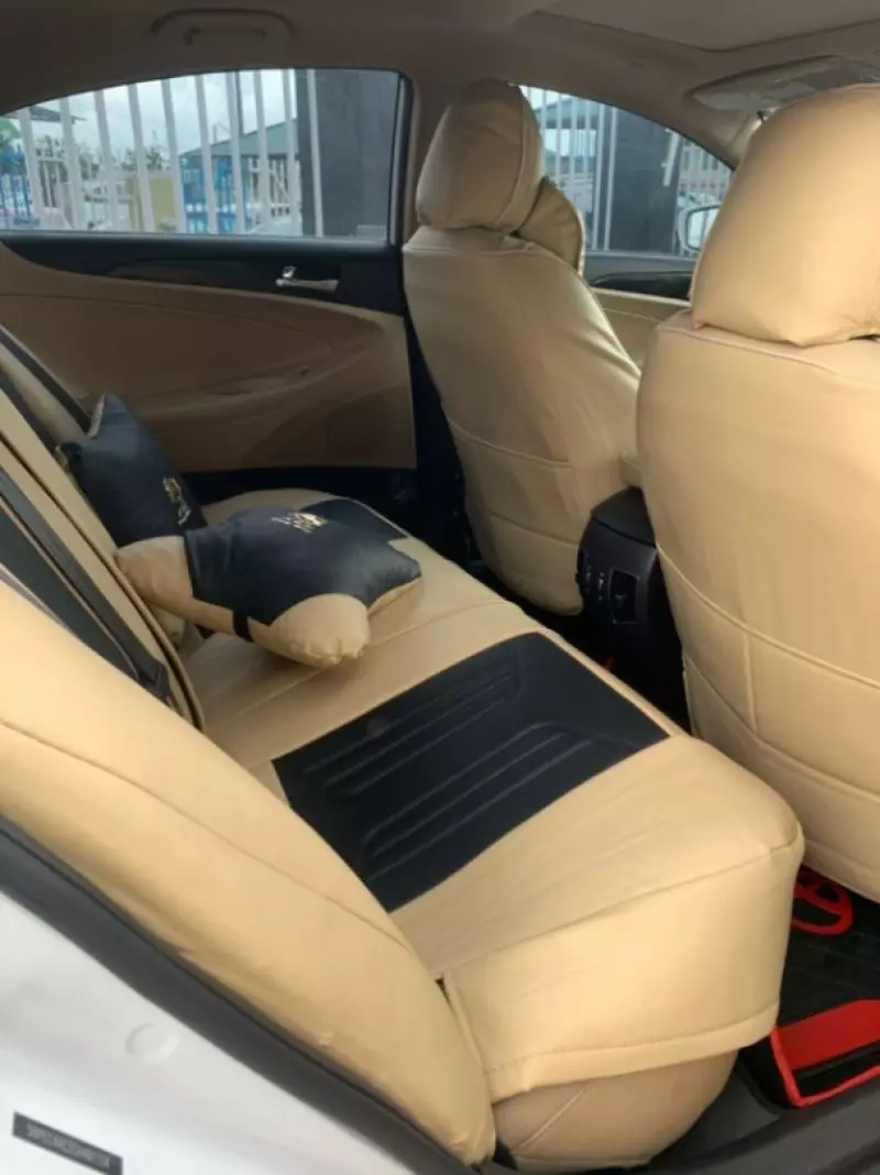 Hyundai Sonata   - 2012