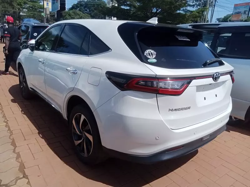 Toyota Harrier   - 2017