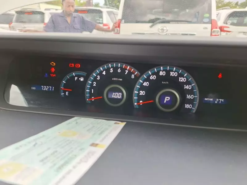 Toyota Noah   - 2012