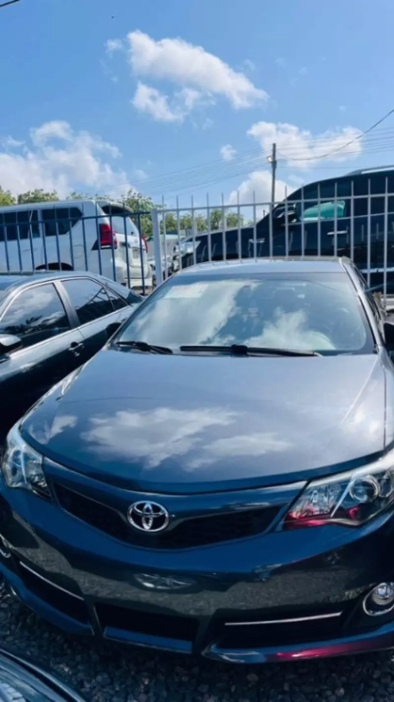 Toyota Camry   - 2014
