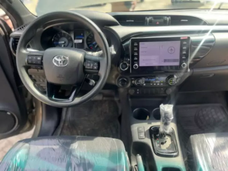 Toyota Hilux   - 2021