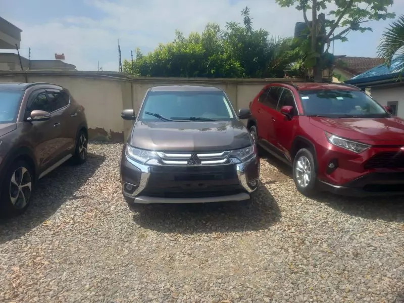 Mitsubishi OUTLANDER   - 2017