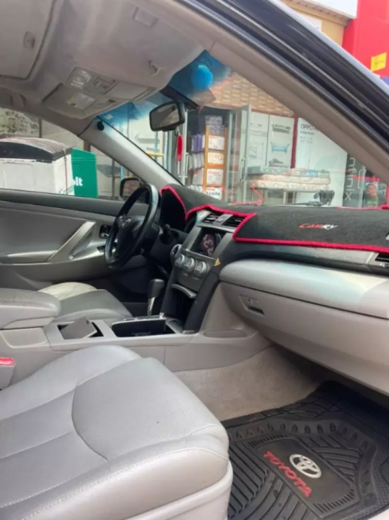 Toyota Camry   - 2011