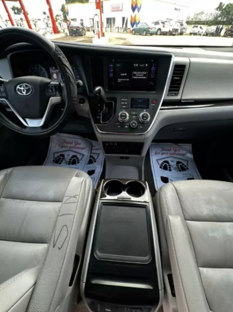 Toyota Sienna   - 2017