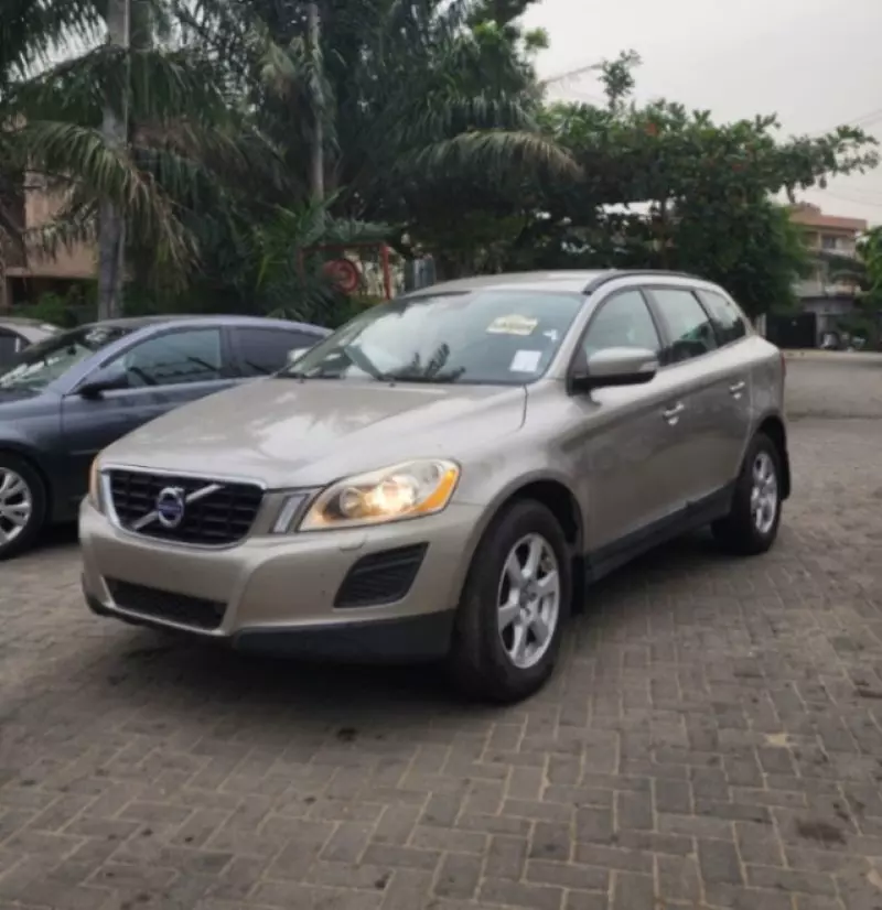 Volvo XC60   - 2011
