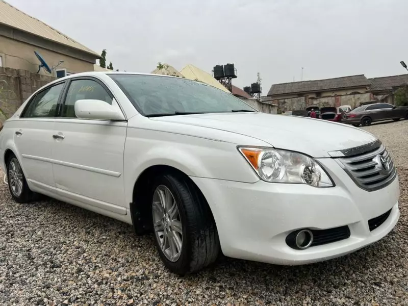 Toyota Avalon   - 2009