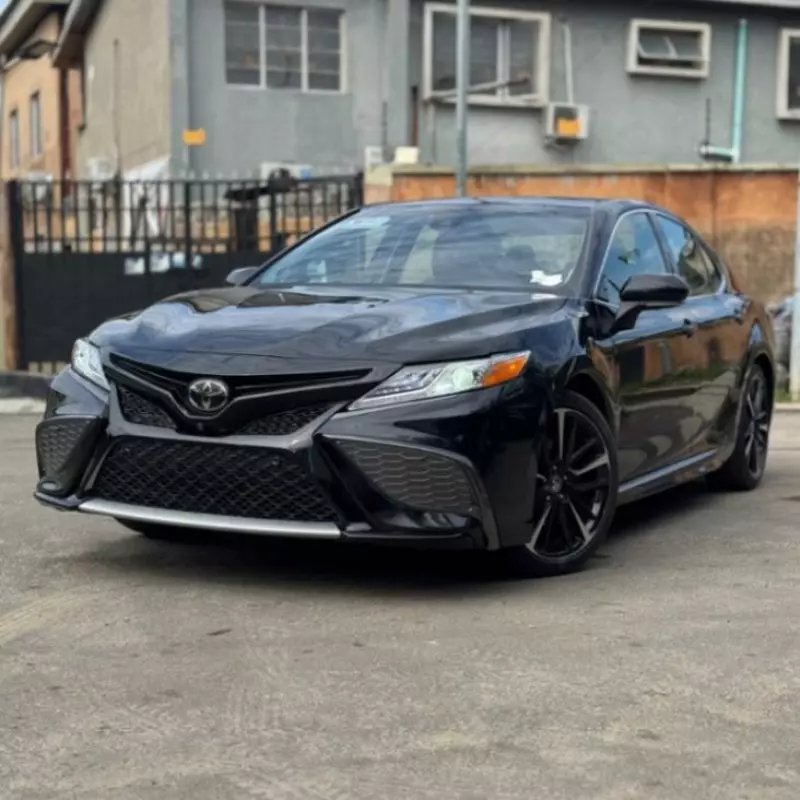 Toyota Camry   - 2018