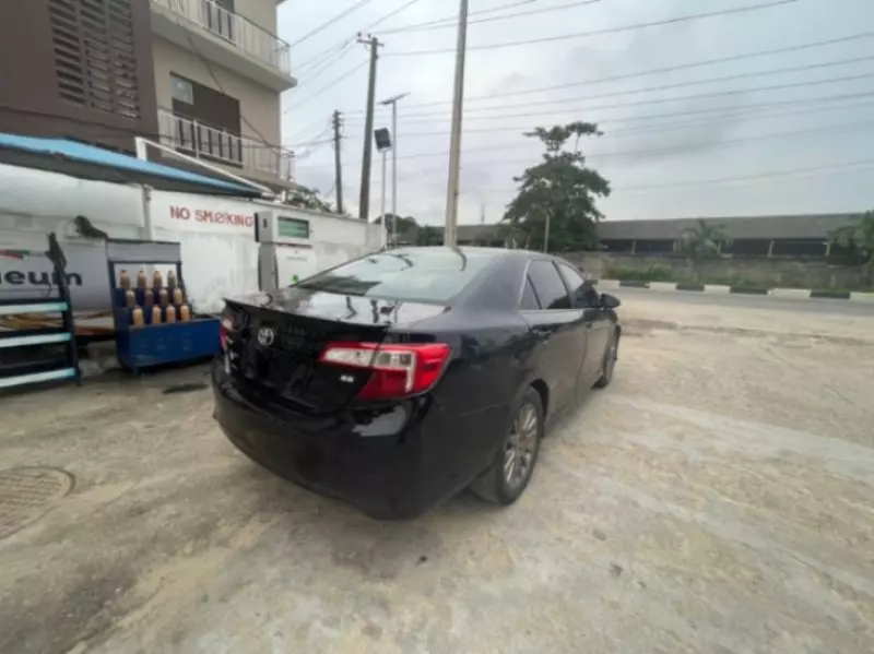 Toyota Camry   - 2013