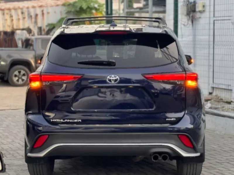 Toyota Highlander   - 2021