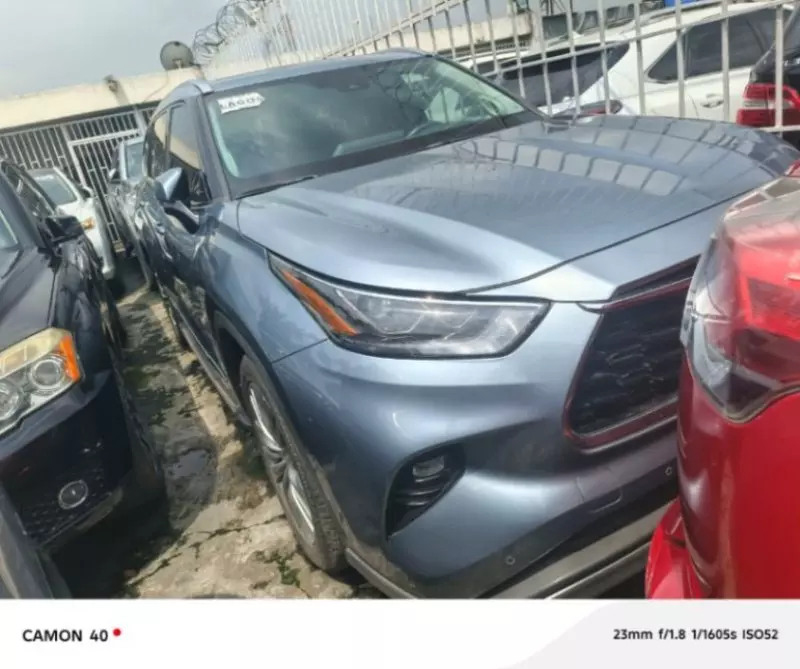 Toyota Highlander   - 2021
