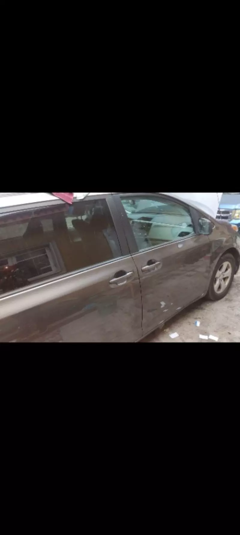 Toyota Sienna   - 2011