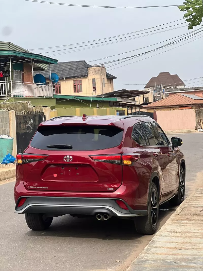 Toyota Highlander   - 2021