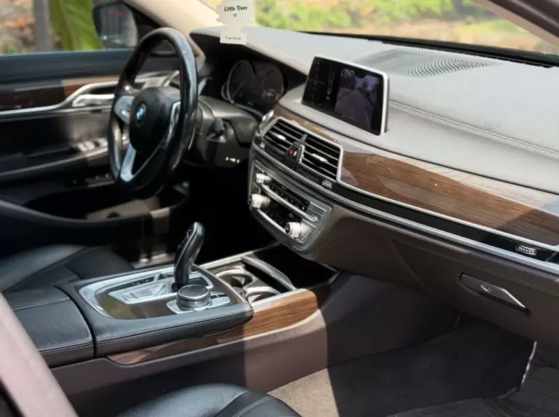 BMW 740   - 2019