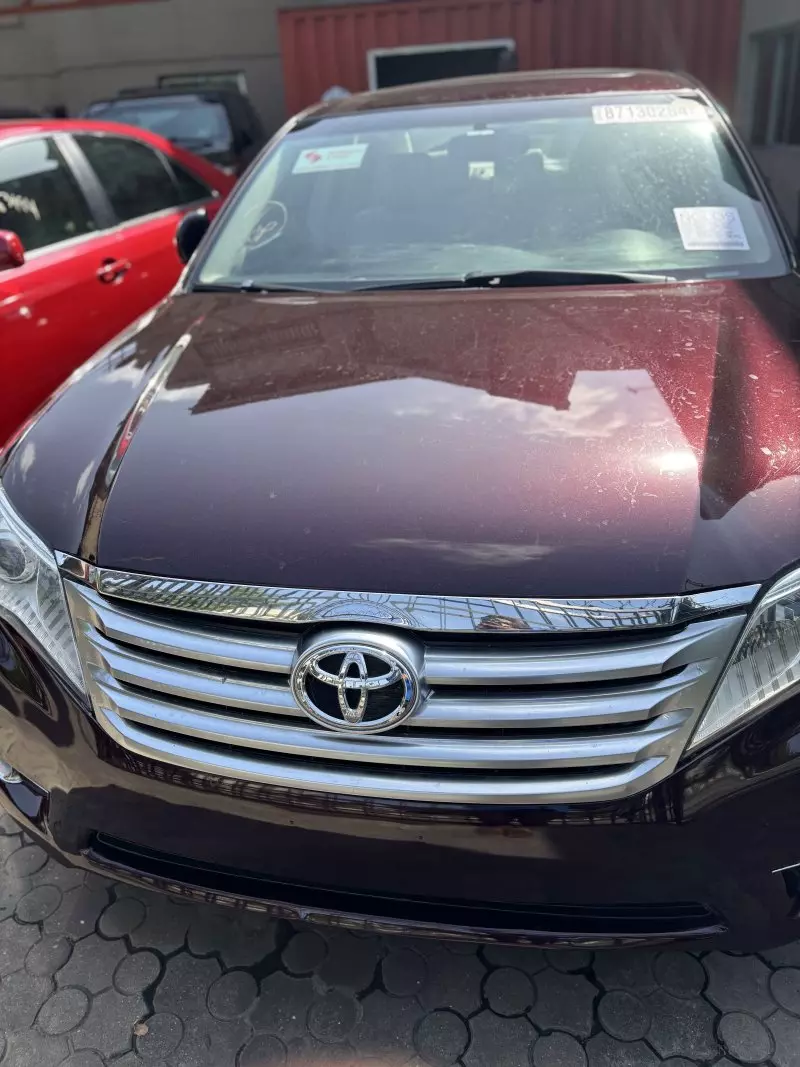 Toyota Avalon   - 2012