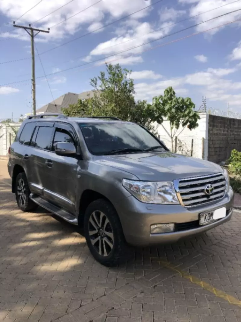 Toyota Landcruiser  V8   - 2010