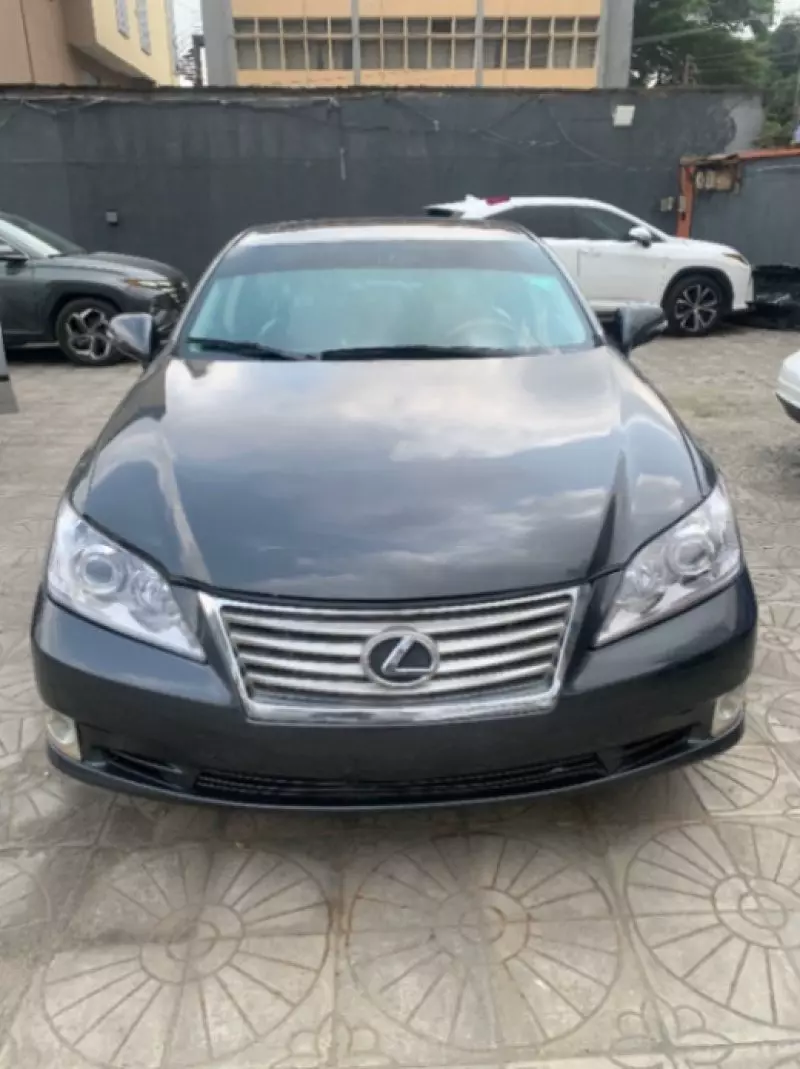 Lexus ES   - 2010