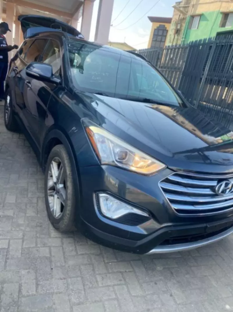 Hyundai Santa Fe - 2015