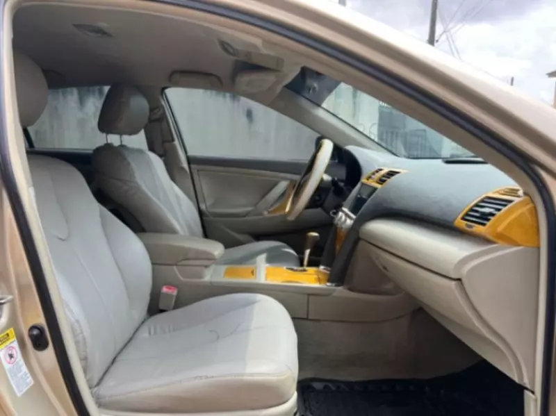 Toyota Camry   - 2010