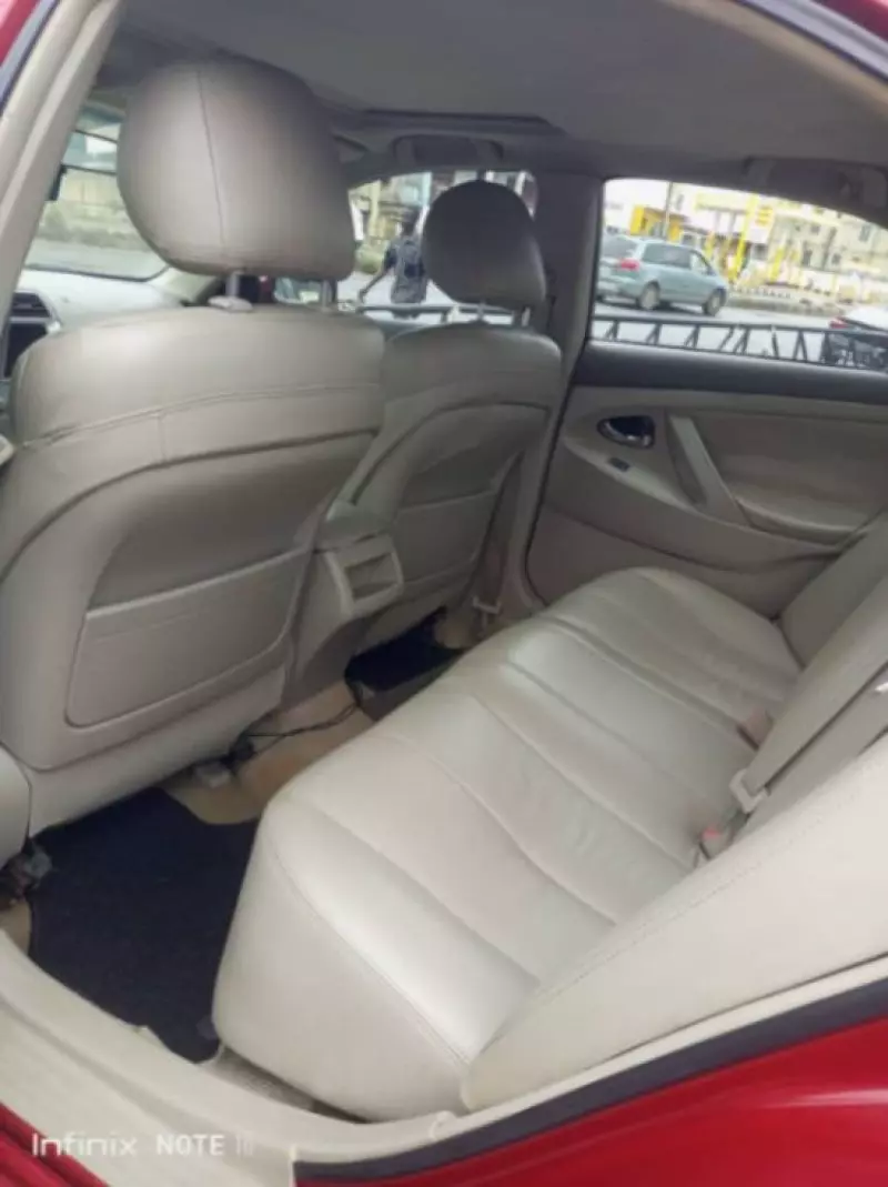 Toyota Camry   - 2010