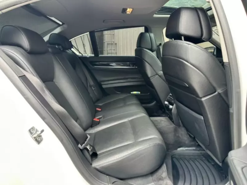 BMW 740   - 2009