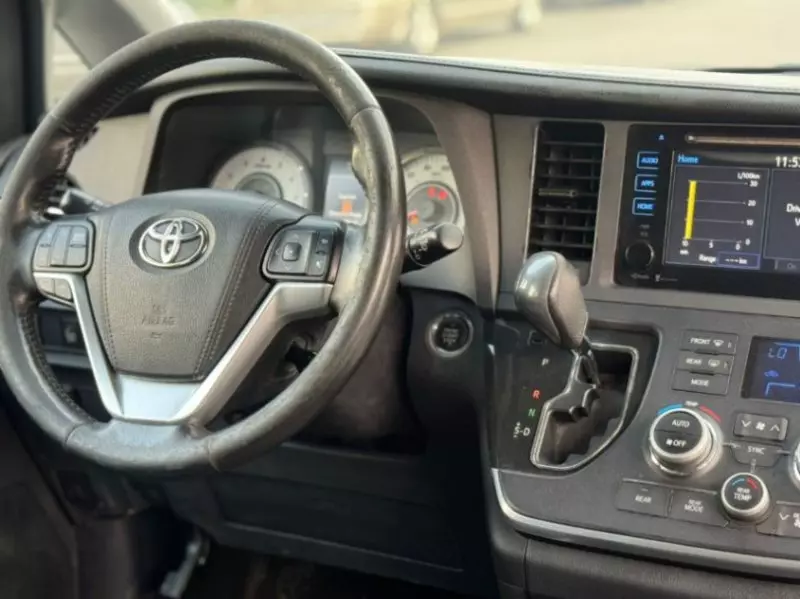 Toyota Sienna   - 2016