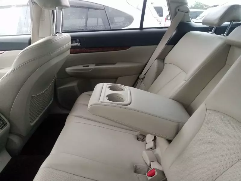 Subaru Outback   - 2012