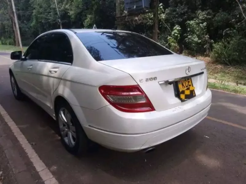 Mercedes-Benz C200   - 2010