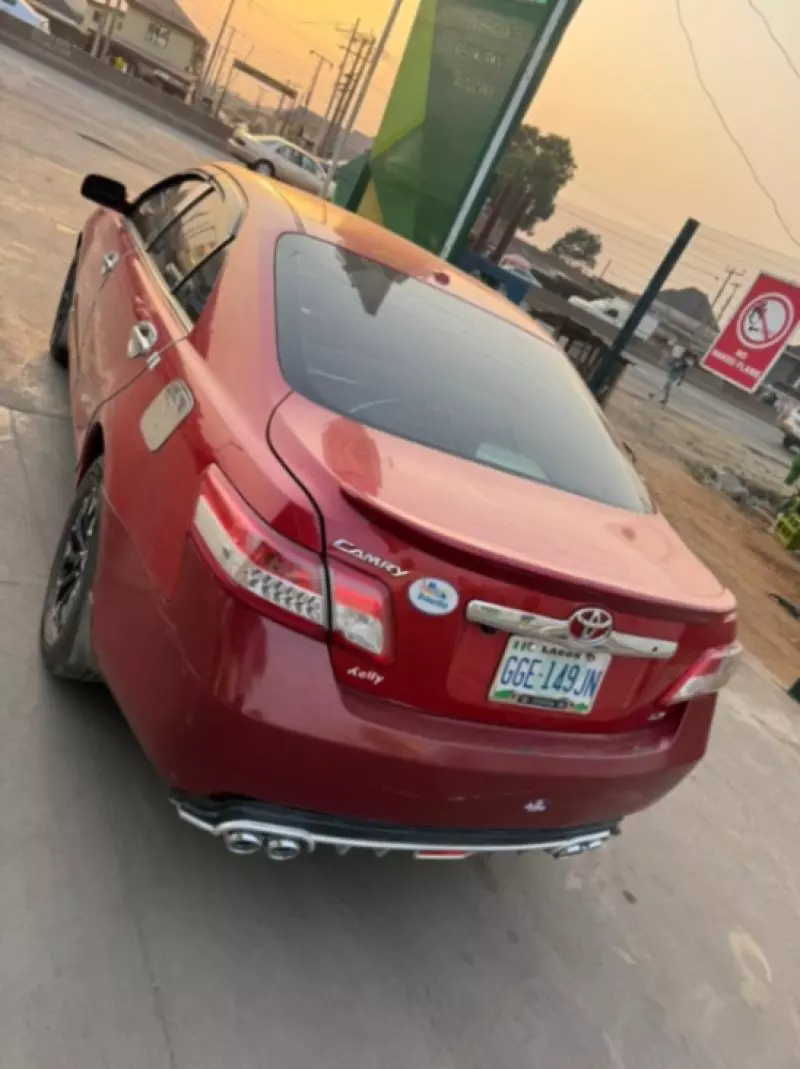 Toyota Camry - 2010