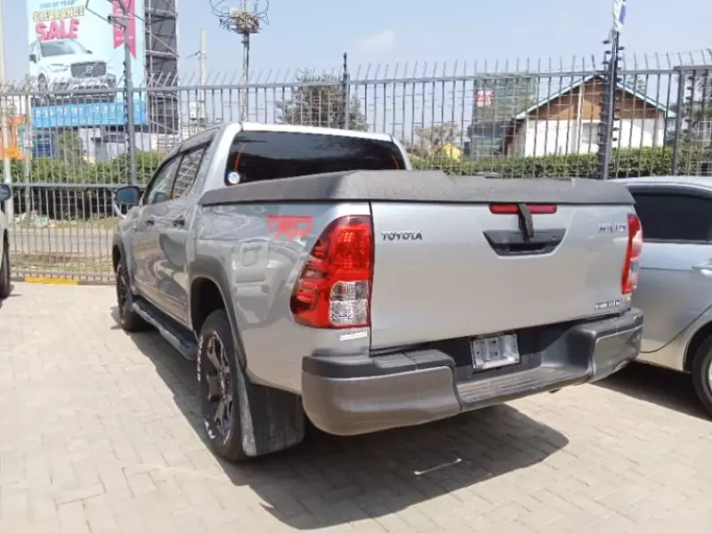 Toyota Hilux    - 2019